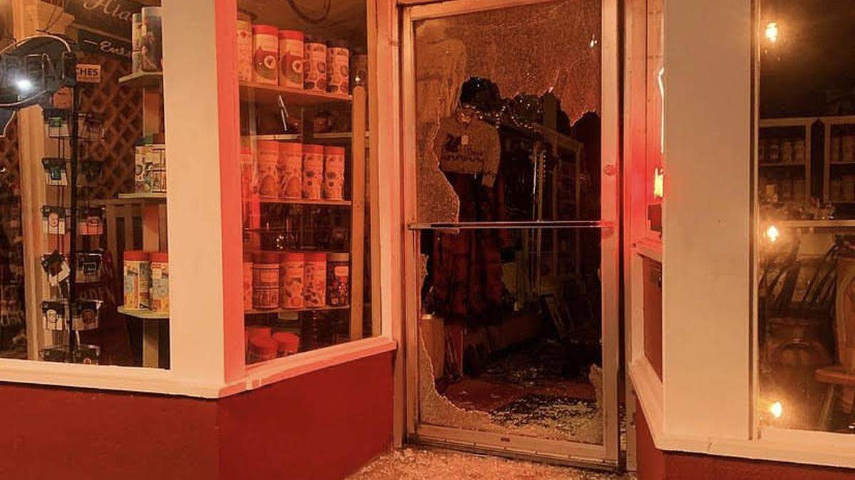 Penny Lake Antique Mall in Bellingham was broken into Frida y, Nov. 17. The thieves stole thousands of dollars worth of jewelry.