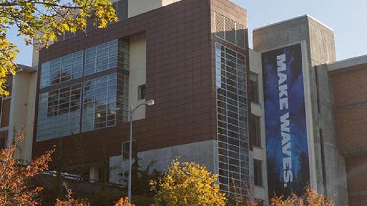 An investigation into threatening emails has forced Western Washington University to extend the closure of the Viking Union complex into a second day on Wednesday, Feb. 23, but the nature of the threat still has not been reported by the school.