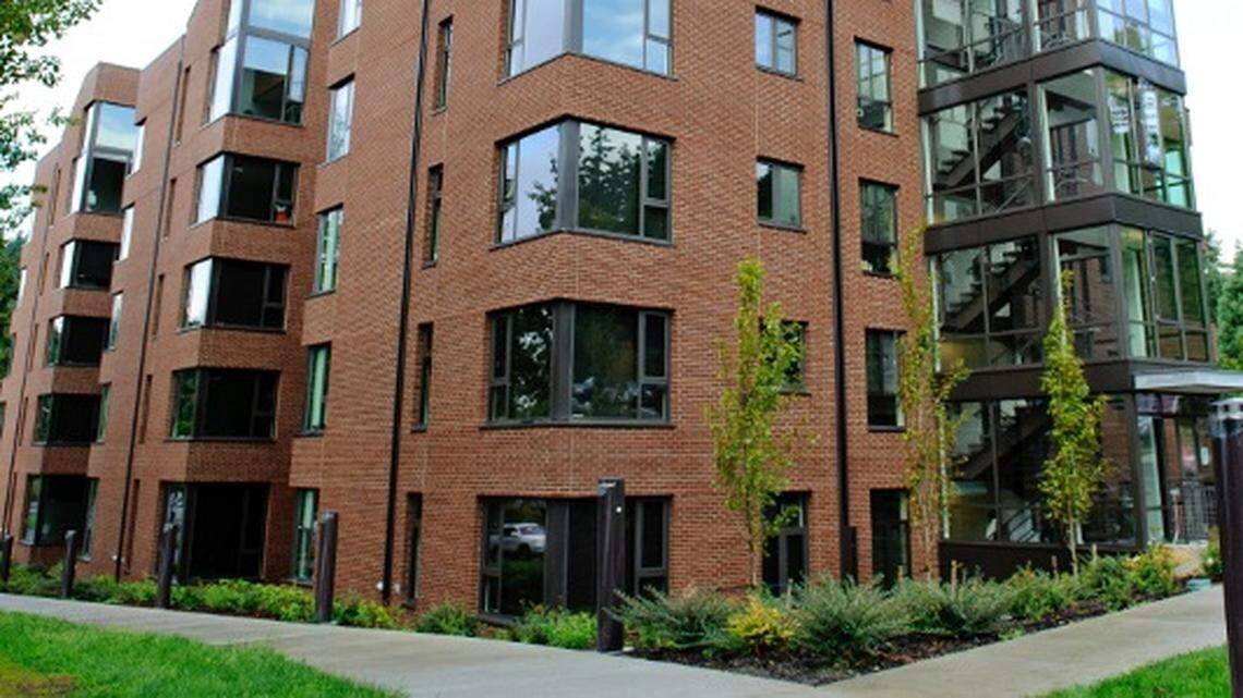 WWU moves online, but hundreds remain on campus amid coronavirus threat