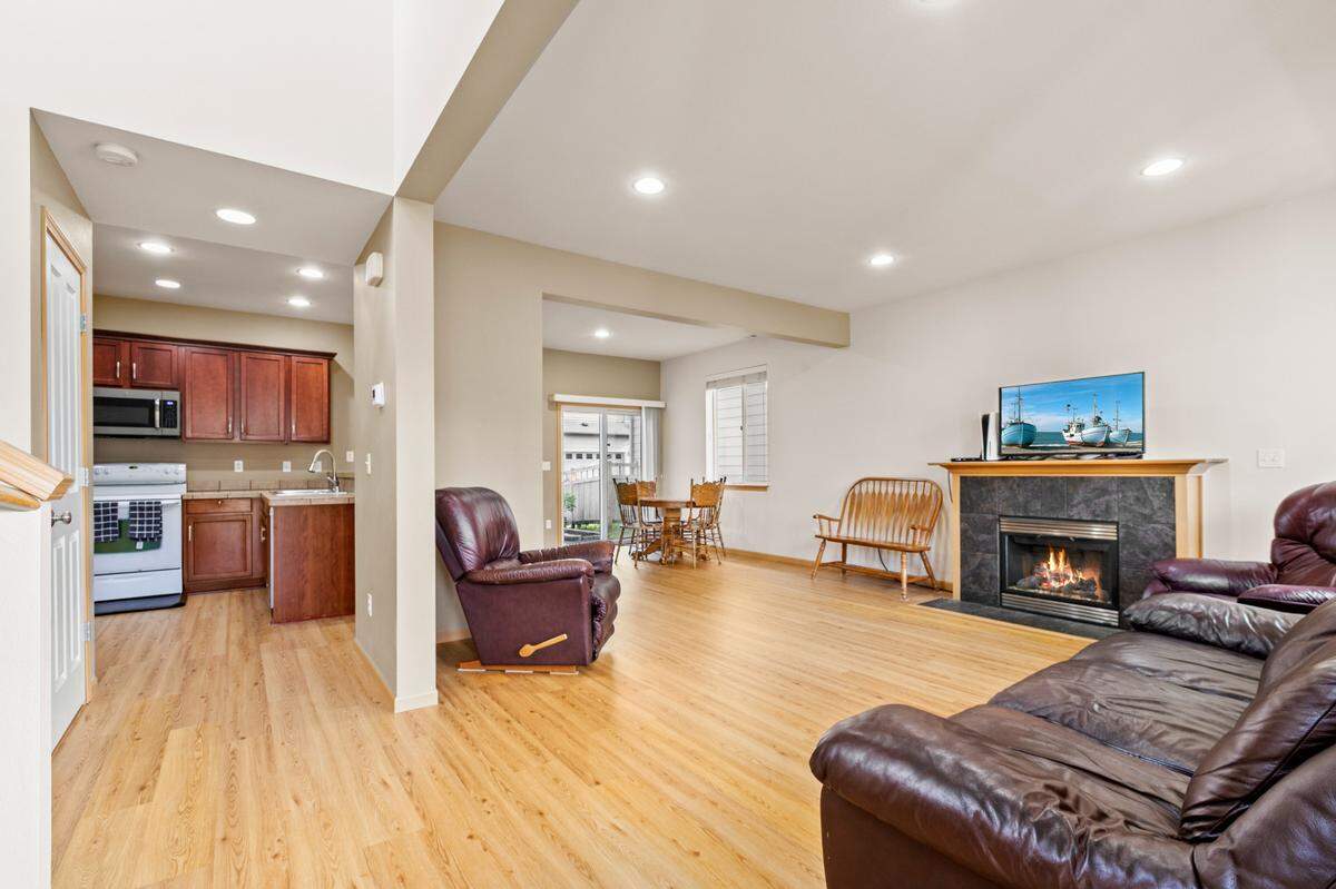 Home real estate listing at 436 Tremont Ave. in Bellingham, Wash.