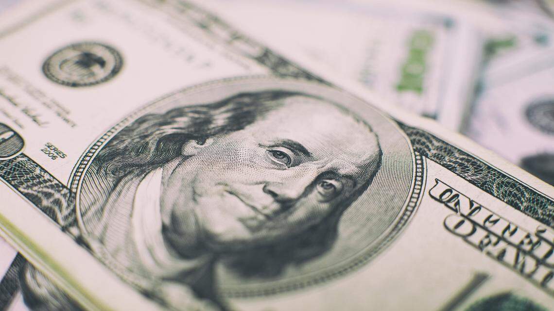 A man posing as a Georgia Bureau of Investigations agent extorted a fake $15,000 bribe from a criminal defendant to get the charges dropped, feds say.