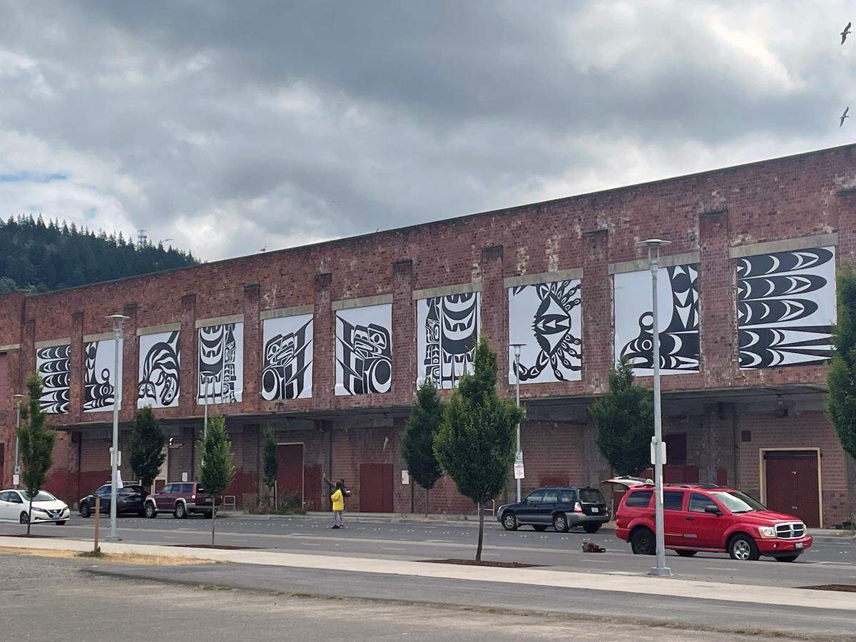 The Port of Bellingham’s Boardmill Building on the waterfront downtown features a 10-piece art installation that celebrates the living life of the Salish Sea from artists Jason LaClair, Eagle Borsey, Raven Borsey and Gretchen Leggitt Art. Additional support for the art was provided by Children of the Setting Sun Productions and Paper Whale.