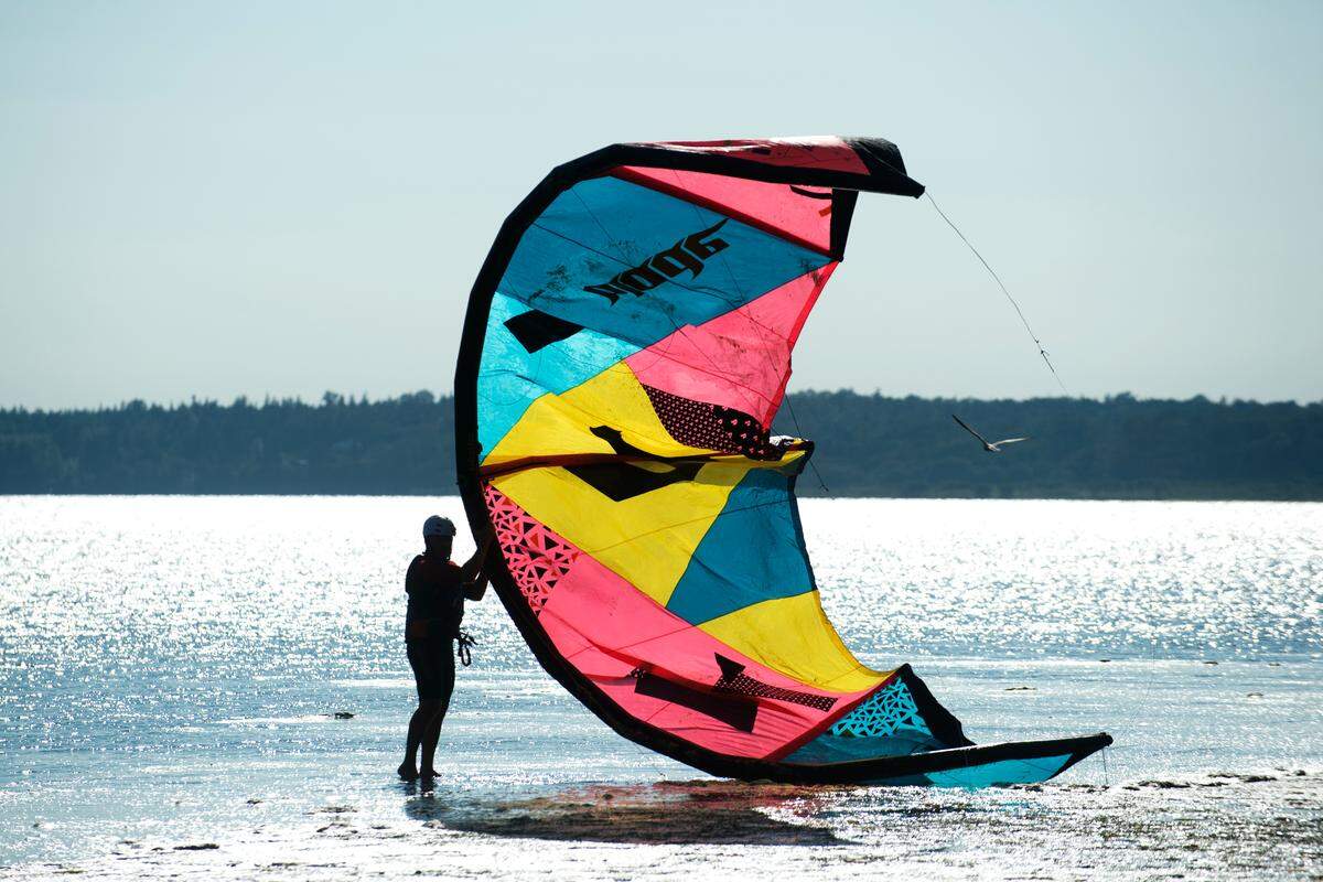 Cary Parsons prepares to kiteboard at Locust Beach on Wednesday, Aug. 1, in Bellingham. 