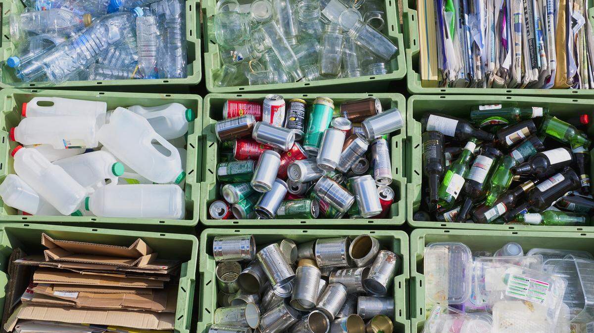WA lawmakers are considering a bottle recycling deposit system, similar to Oregon’s.