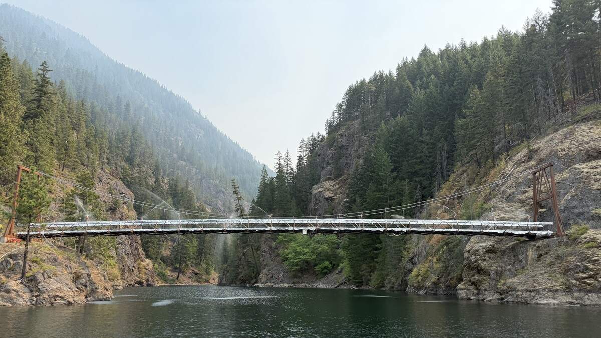 Wildfire update: Electric Fire spreading; Luna now one-third contained
