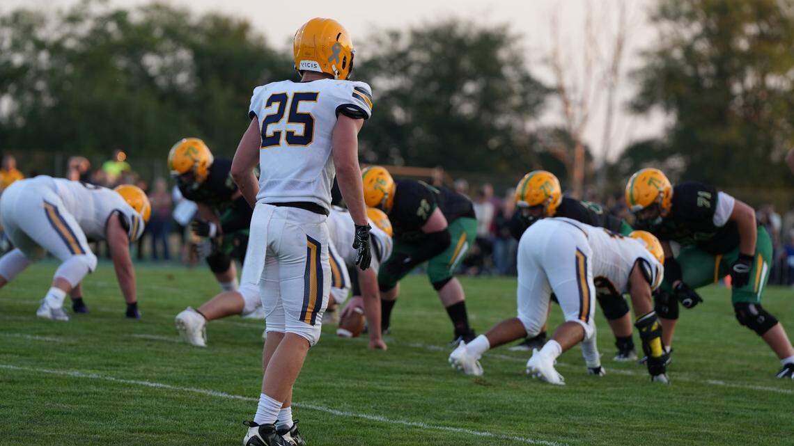 Ferndale and Nooksack Valley romp to wins, securing state football playoff berths