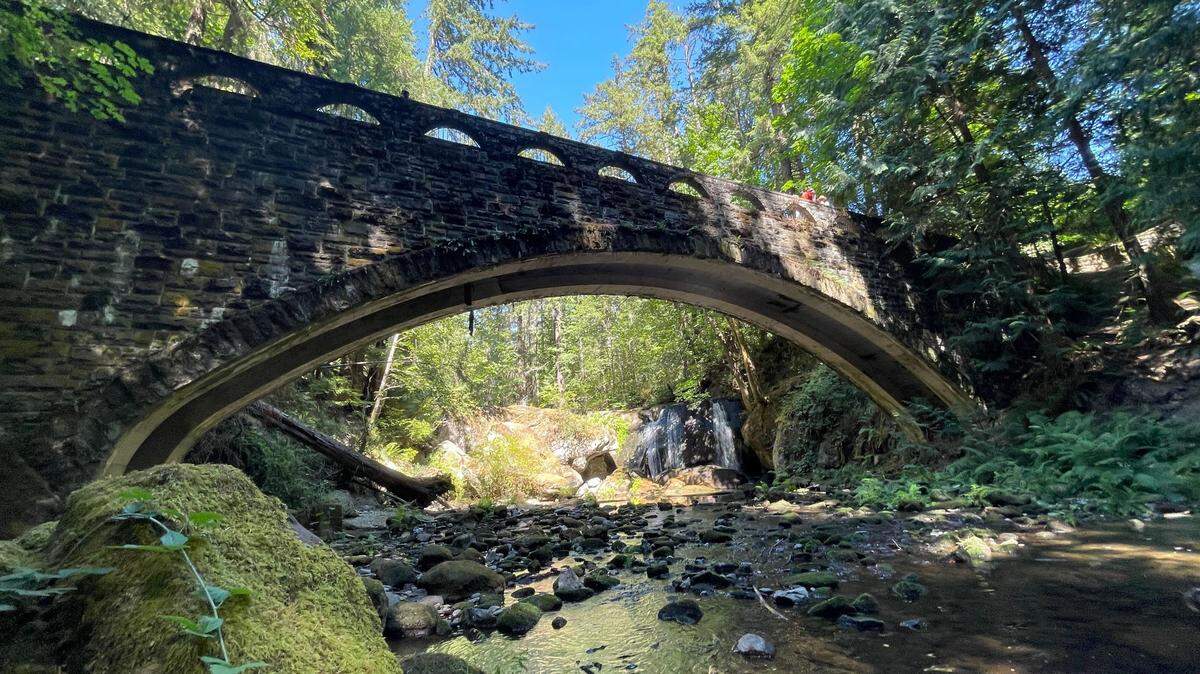 Places to go and things to do in Bellingham, restaurants to try in Whatcom County and Fairhaven. Bellingham tour guide for visitors