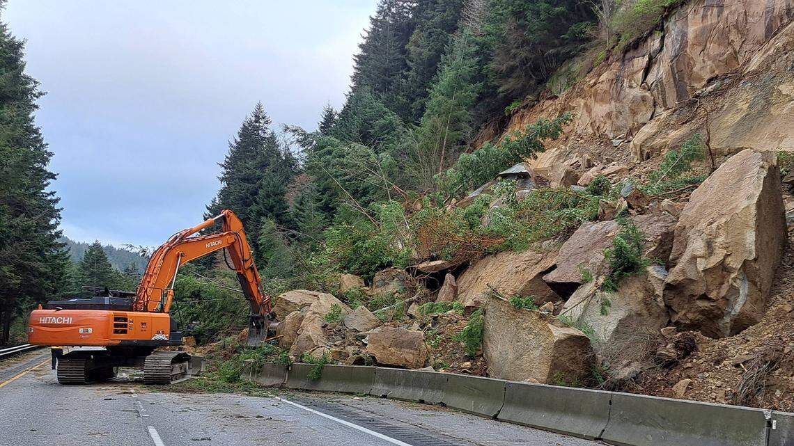 Crews still removing debris from landslide that closed I-5 North near Bellingham