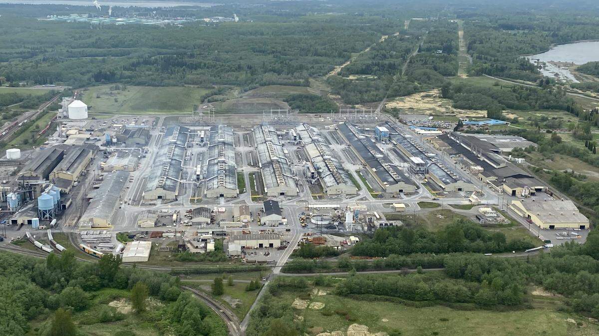 The Alcoa Intalco Works aluminum plant near Ferndale in 2020. The BP Cherry Point Refinery is in the upper left.