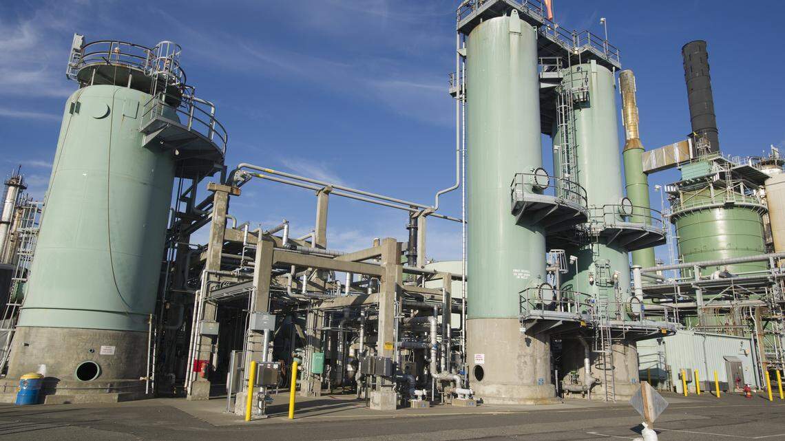 3 people injured in apparent explosion at BP Cherry Point refinery near Ferndale