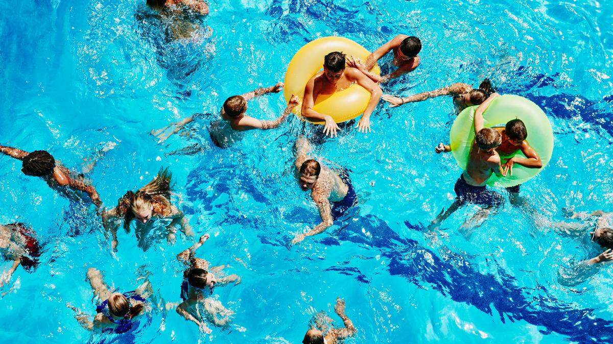 Group of kids playing together in pool.