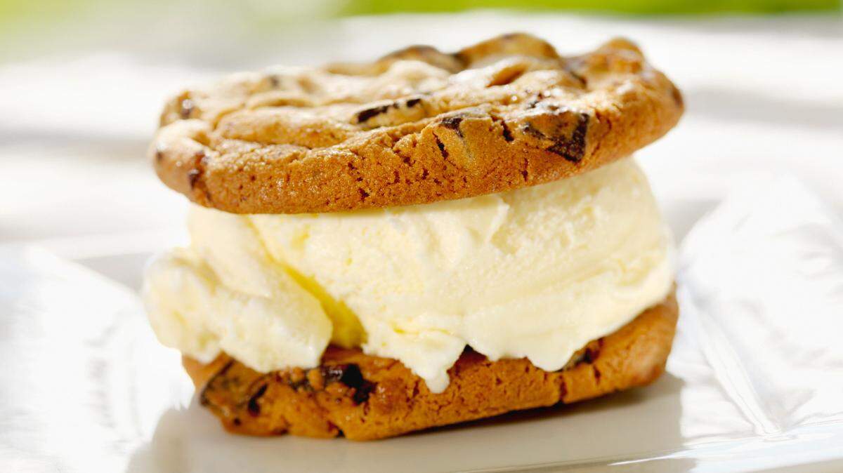 Poll finds the best ice cream sandwiches in Bellingham at Edaleen Dairy, a dairy farm and creamery with many locations Whatcom County.