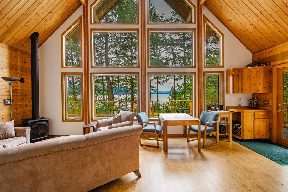 Cabin real estate listing at 82 Eliza Island in Bellingham, Wash.