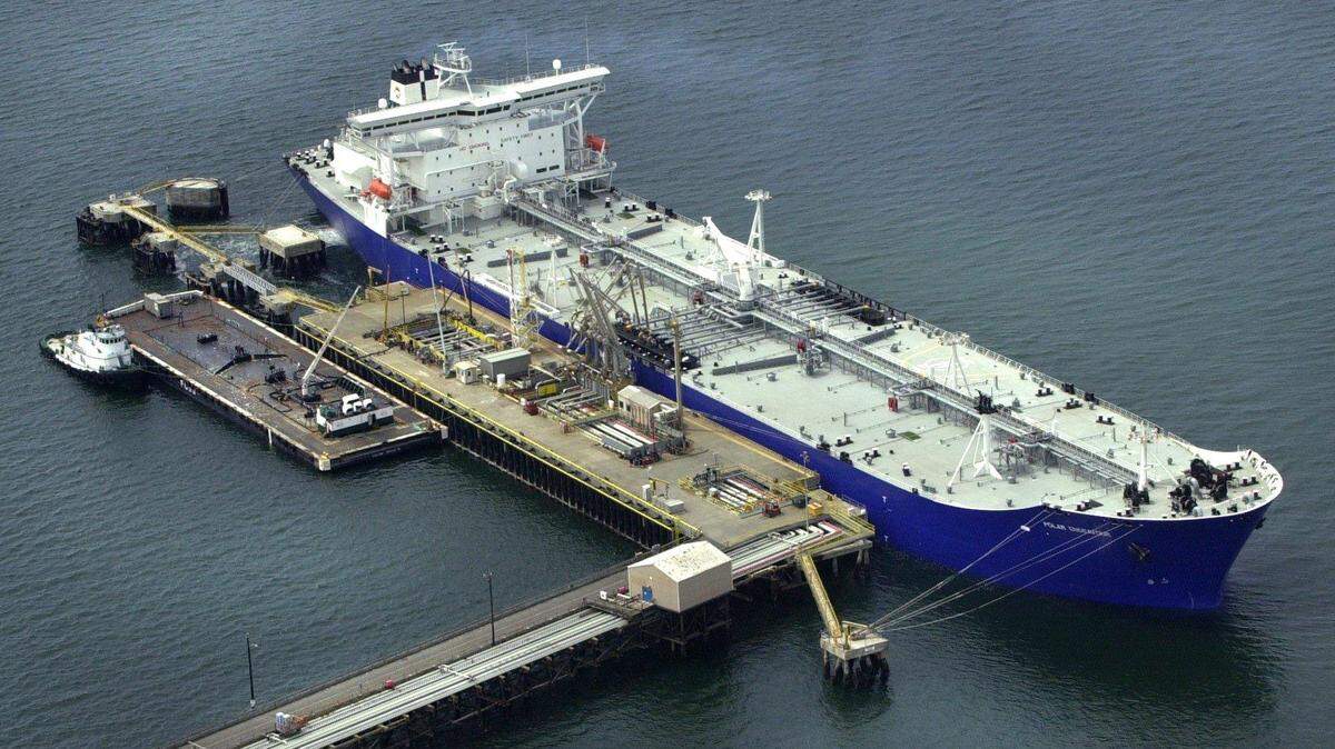 The Polar Endeavour offloads Alaskan crude oil at the Tosco Refining Company pier in 2001, at Cherry Point in Whatcom County. The dock is now owned by Philips 66 and is south of the BP dock the U.S. Army Corps of Engineers is studying.