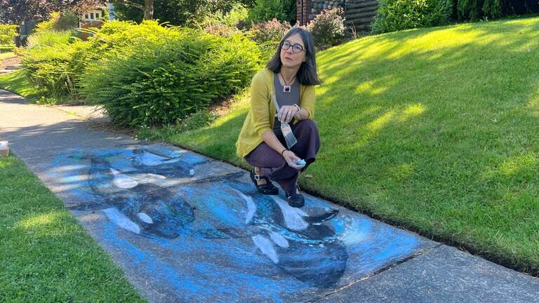 Bellingham artist’s canvas is concrete, and passers-by delight in every scene