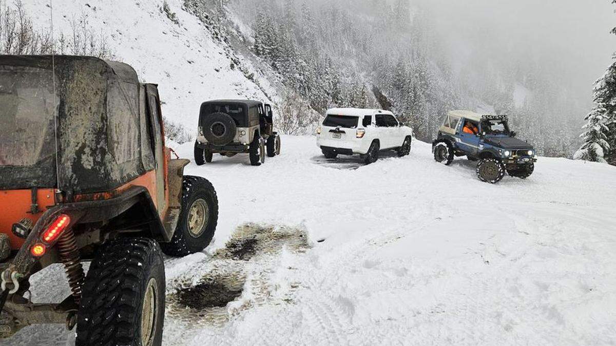 Search and Rescue Volunteers saved a hiker who was lost near the Twin Lakes area in Whatcom.