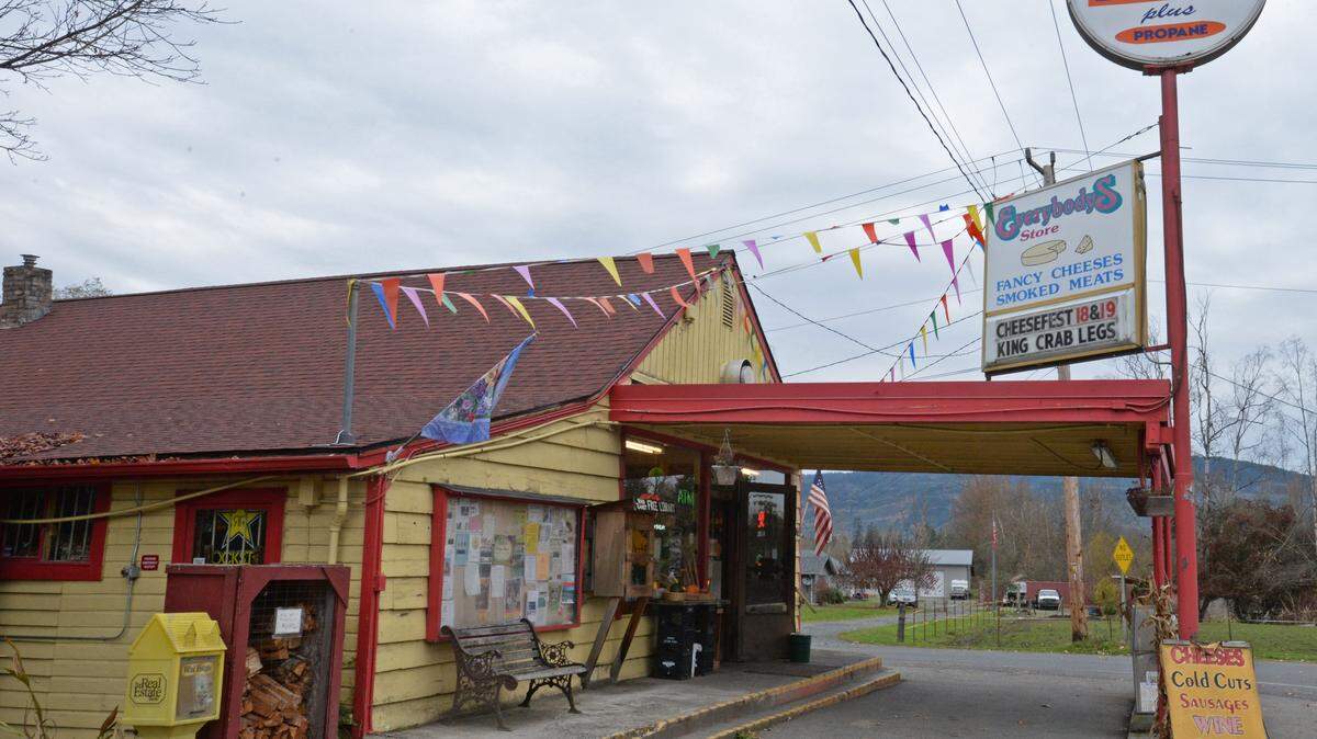 Everybody’s Store, at 5465 Potter Road, off state Route 9 south of Deming, offers unique gifts, including food and clothing. Owners Jeff and Amy Jeff Margolis will start a closeout sale in December.