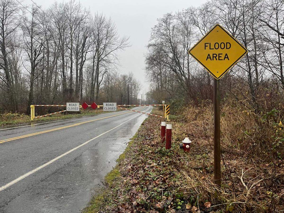 The gates were up Wednesday, Dec. 10, 2025 near the intersection of Marine Drive, Rural Avenue and Country lane in Marietta-Alderwood.