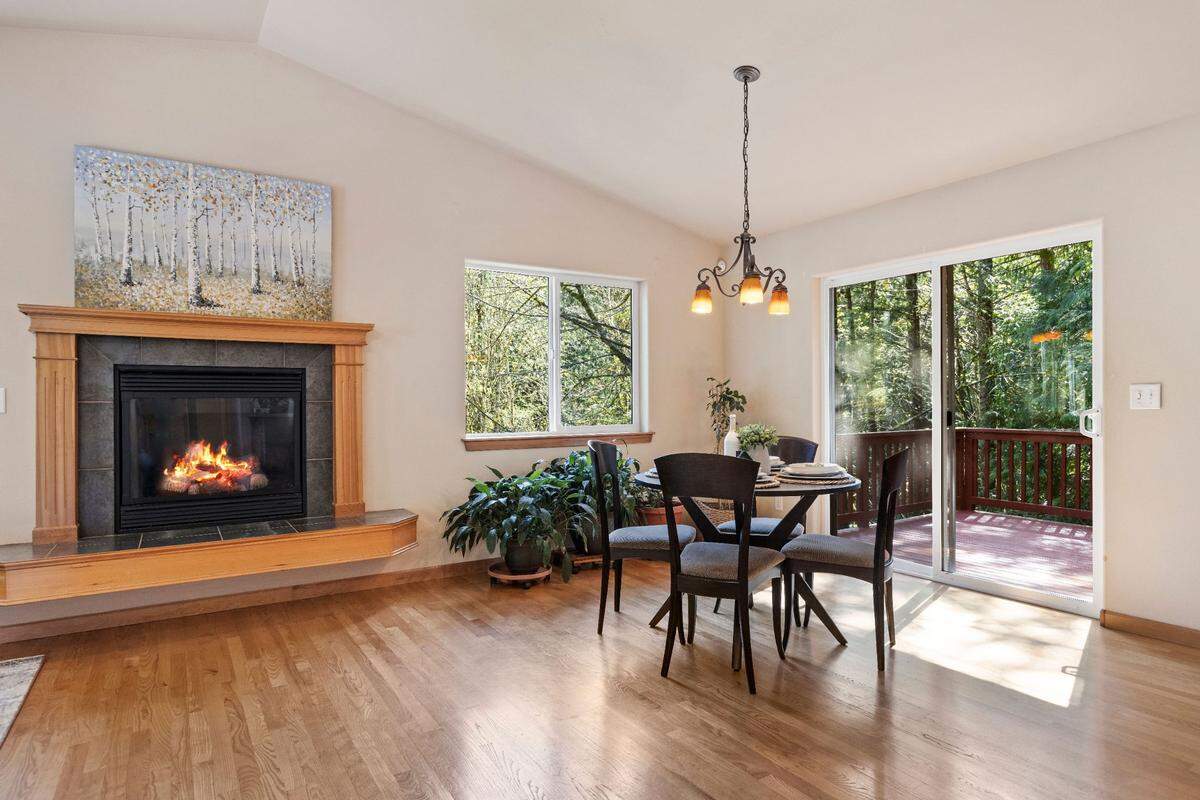 Home real estate listing at 22 Lost Fork Lane in Bellingham, Wash.