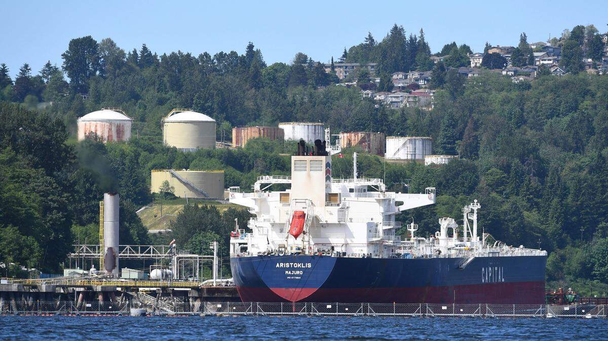 An oil tanker is moored at Kinder Morgan’s Trans-Mountain marine terminal in Burnaby, British Columbia, Canada, in May, 2018.  On Monday, the Washington Department of Ecology announced it has directed the operator of the Trans Mountain Pipeline to “correct deficiencies in critical areas of the oil spill contingency plan for its 64-mile expanse of the pipeline that operates in Washington.”