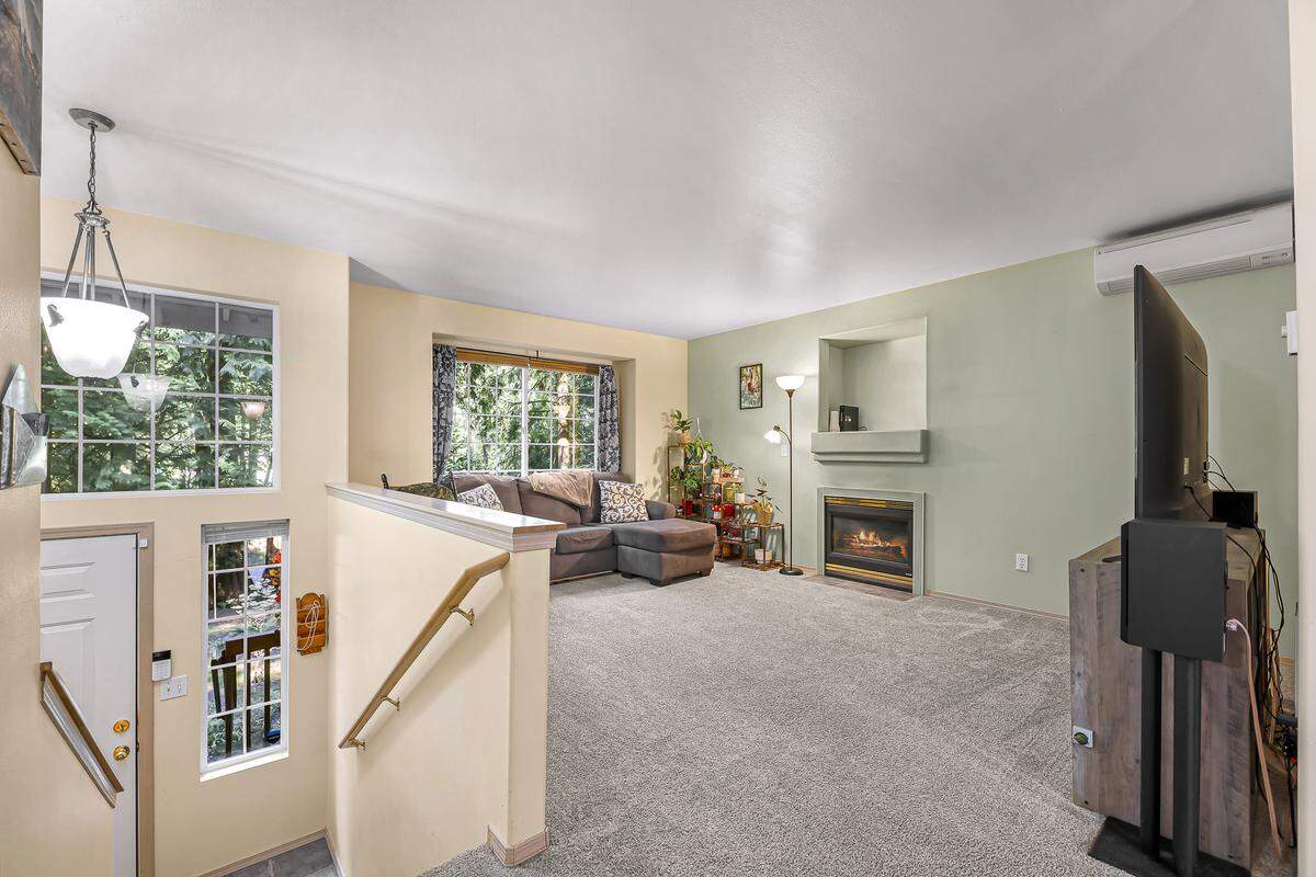 Home real estate listing at 277 Sudden Valley Dr. in Bellingham, Wash.
