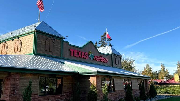 Bellingham’s Texas Roadhouse finally opened, and customers waited in line for hours