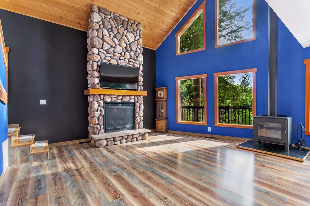 A home for sale at 7724 Viewridge Dr. Maple Falls, Wash. by Peter Ahn with The Muljat Group.