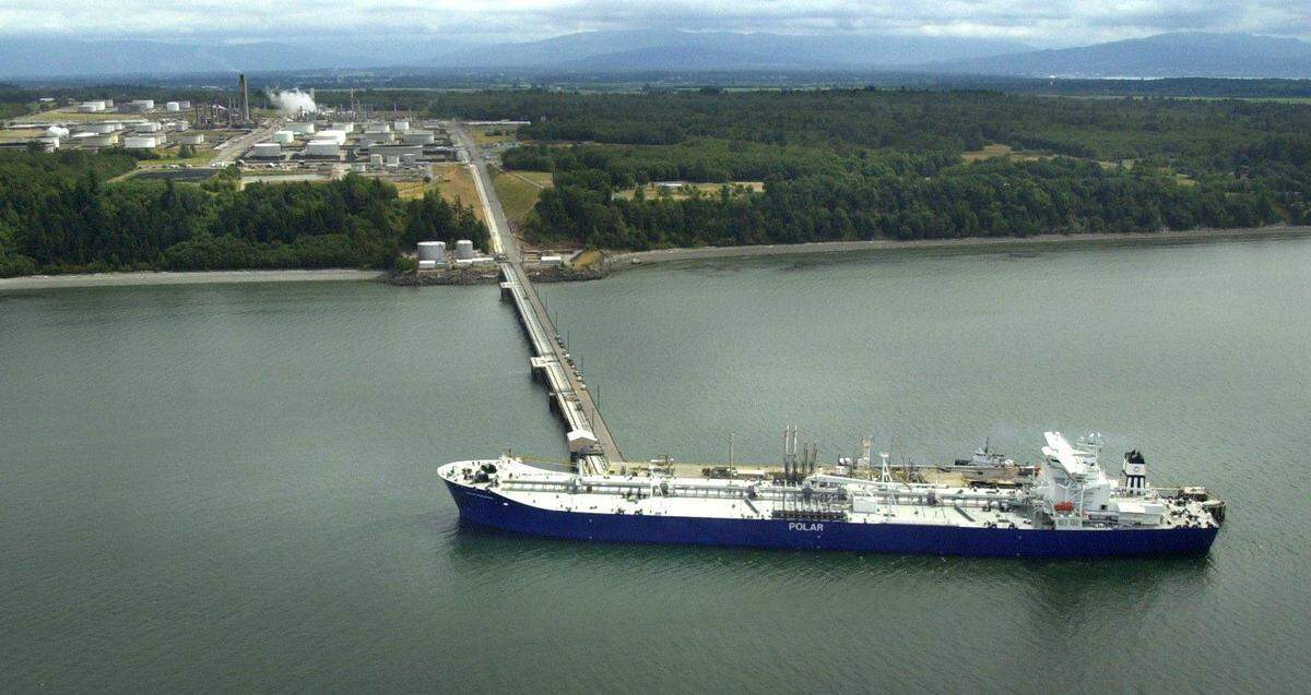 The Polar Endeavour sends Alaska crude oil to the Tosco Refining Company in 2001 at Cherry Point. The dock is now owned by Philips 66 and is south of the BP dock the U.S. Army Corps of Engineers is studying.