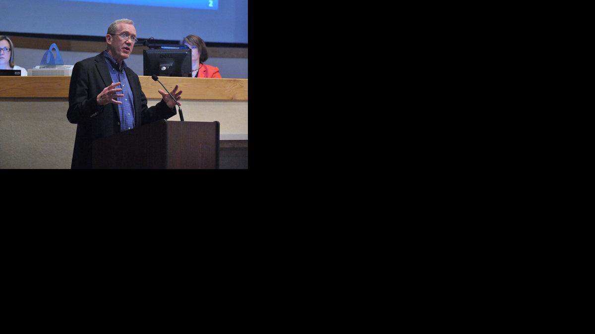 DAN PIKE AT CARGO TERMINAL MEETING