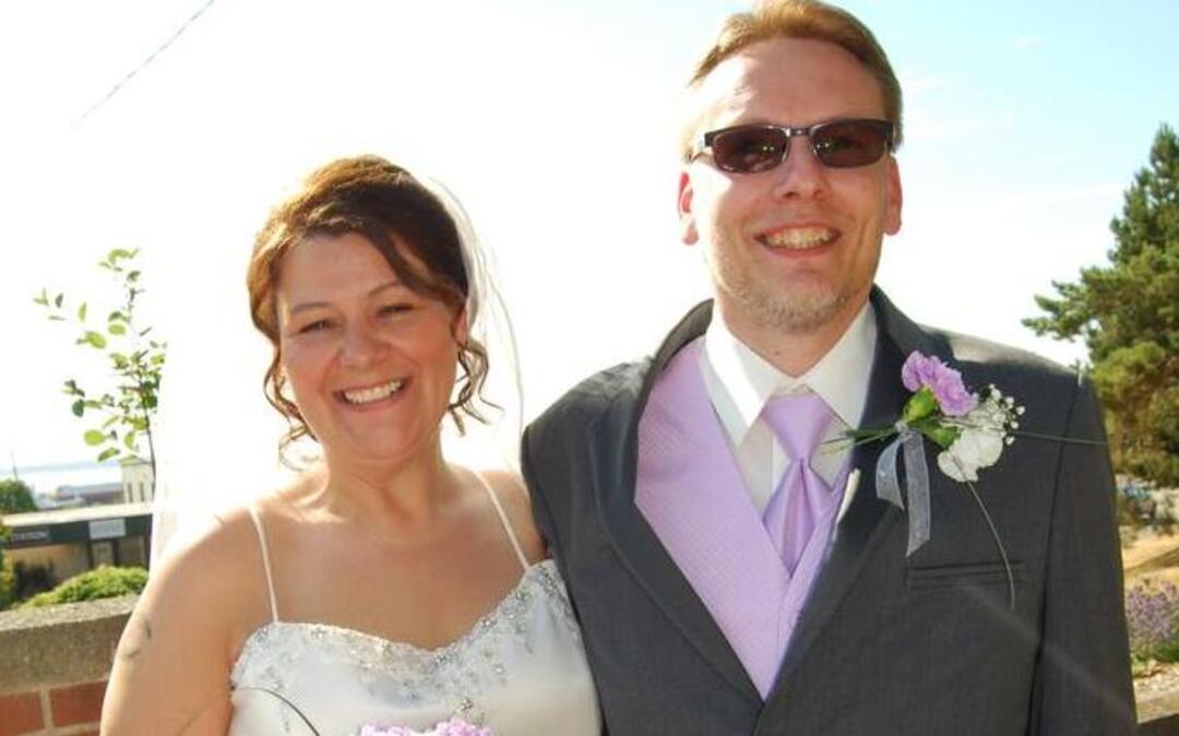 After a surprise proposal in the middle of the May 2015 Ski to Sea parade, Stefanie and Troy McKinnon were married a month later at Fairhaven Library.