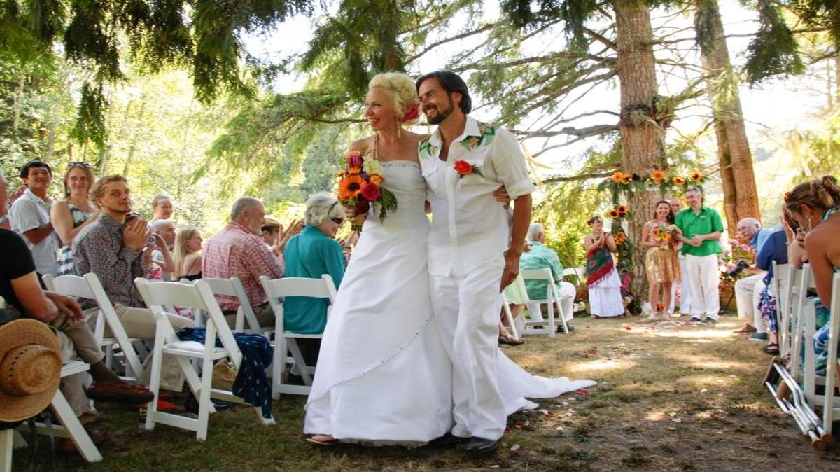 Peter and iMa James were married Aug. 1, 2015, at an outdoor altar on Treasure Island at Glenhaven.