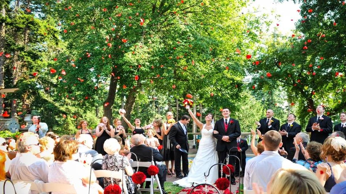 Built in 1914, Lairmont Manor offers an ornate setting for indoor and outdoor weddings and receptions.