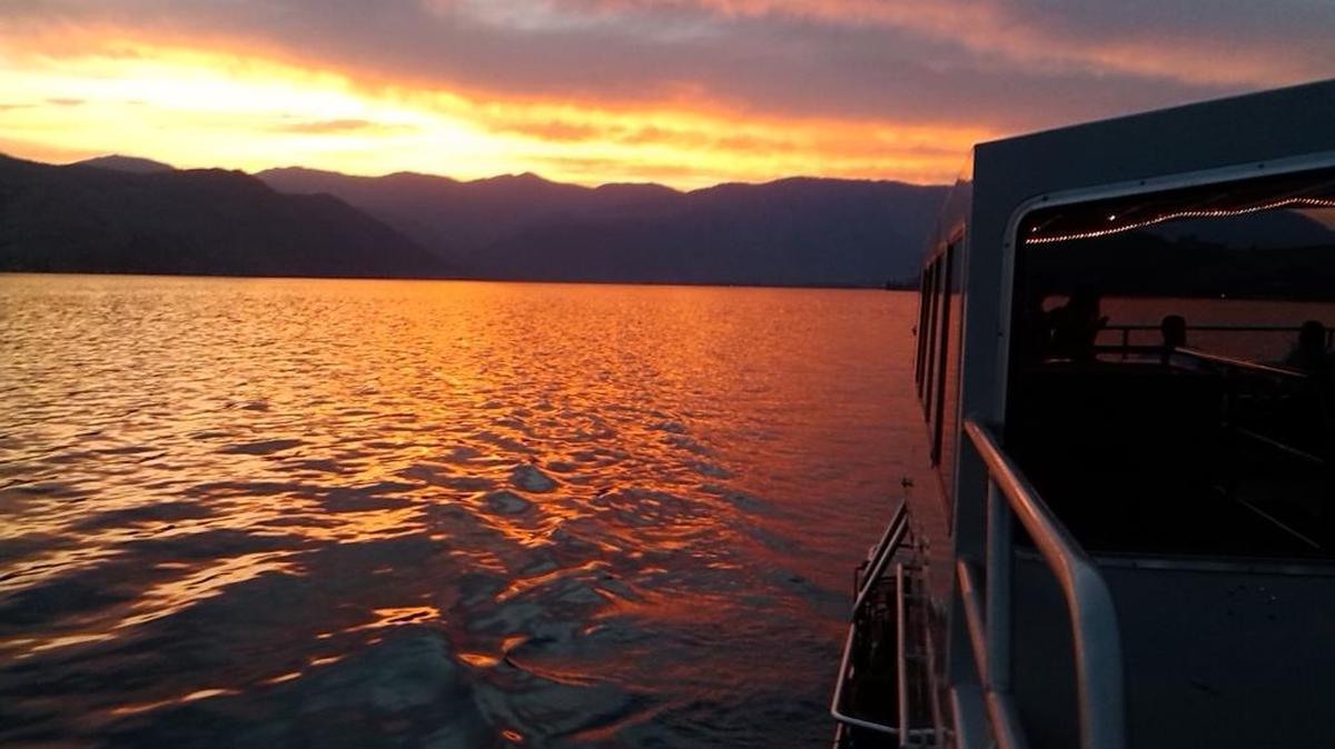Lady of the Lake boat trips on Lake Chelan include memorable sunsets over the Cascade Mountains.
