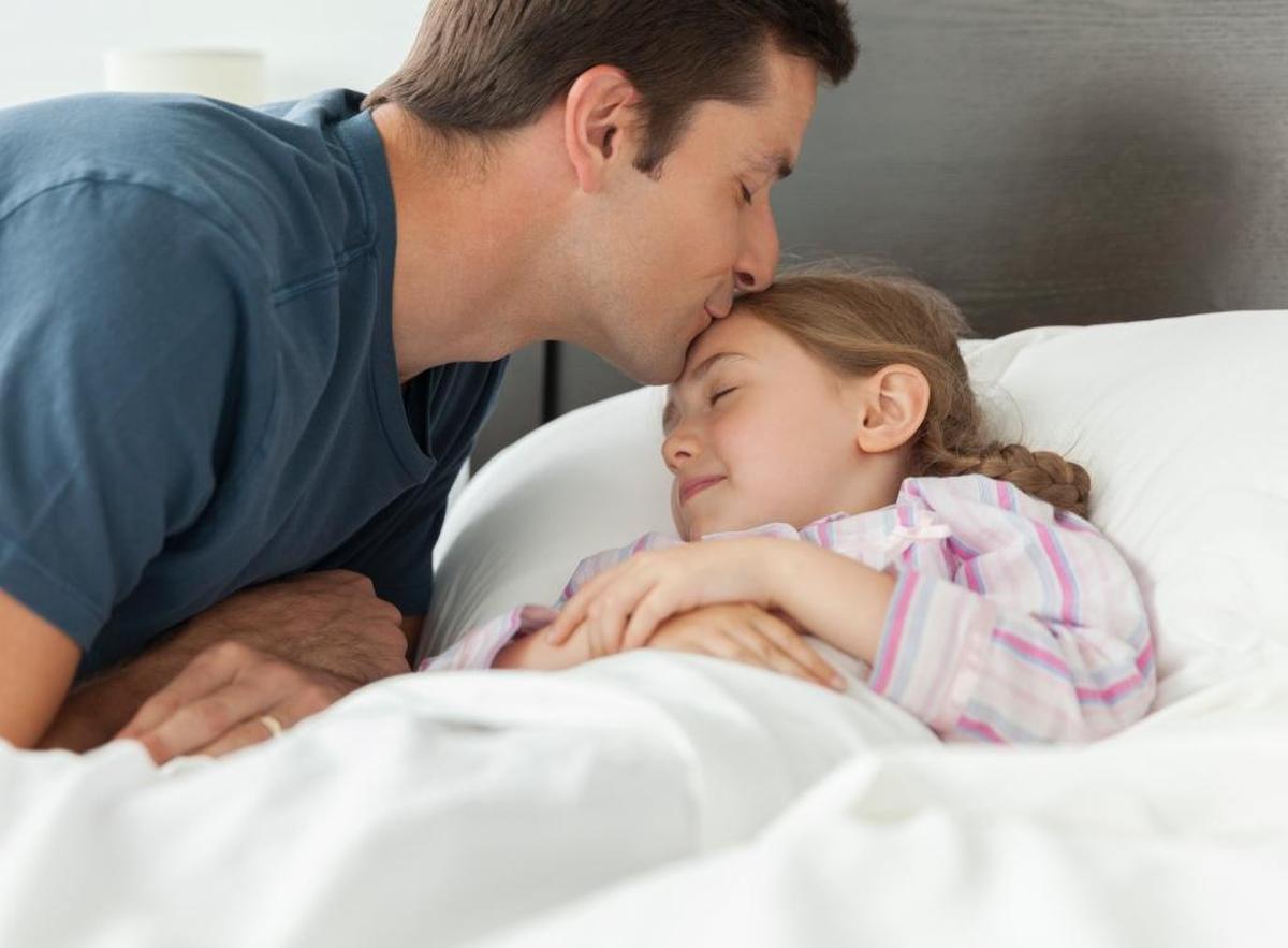 Keep kids on a predictable schedule. A disorganized summer makes it harder for youngsters to cope with the organizational demands of school in the fall. Wakeups, meals, fun times, chores, reading time and screen time can all be part of a daily routine.