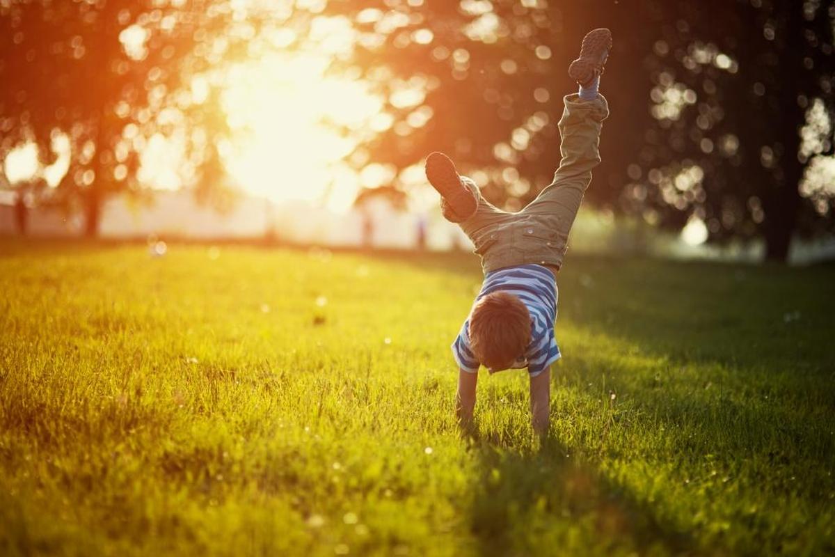 Dramatic play can be especially rich when children are playing outside and have access to loose-part elements such as leaves, dirt, rocks, sand, grass, branches, trees and water. These same elements are calming to a child’s brain.