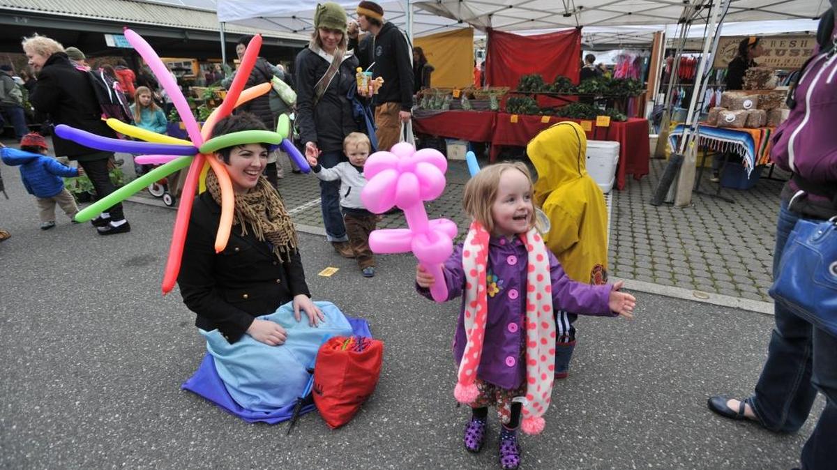 Balloon bender Lauren Sweeten with another satisfied customer at the Bellingham Farmer’s Market. There’s lots for kids to do and see at the Bellingham Farmers Market.
