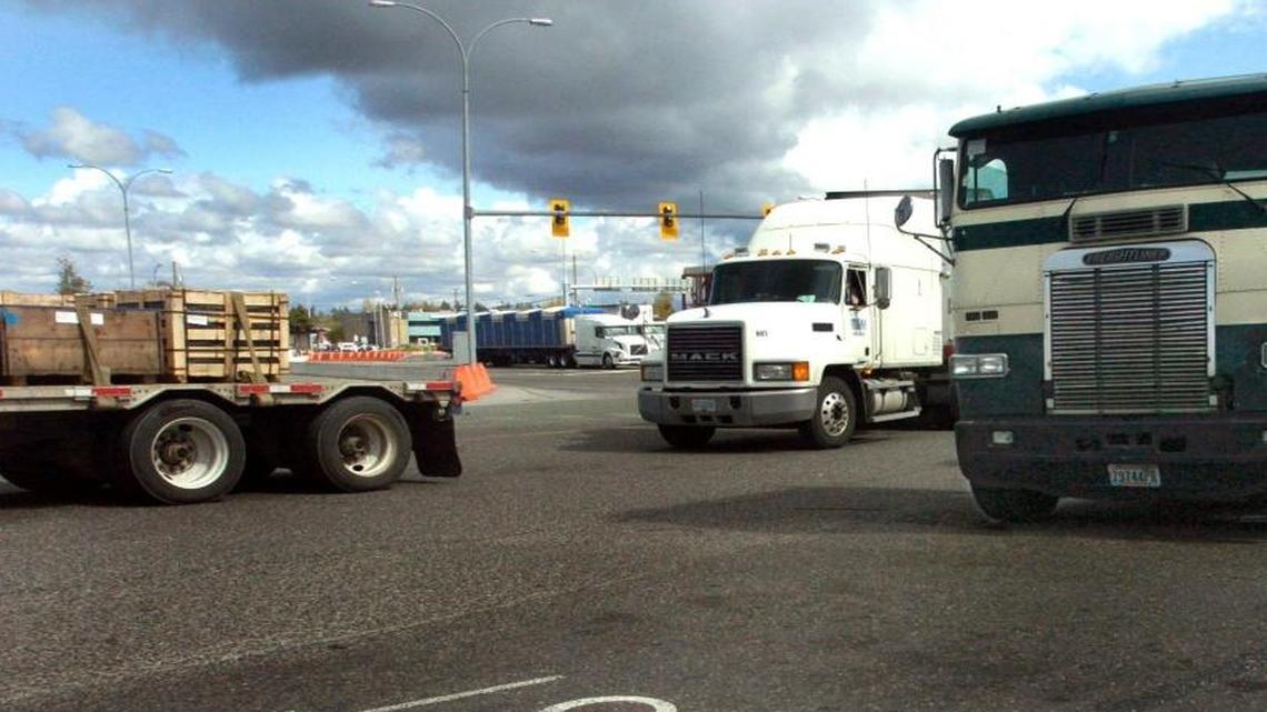 WWU students study freight traffic at border