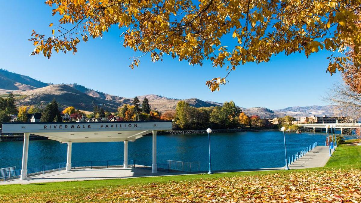 
Riverwalk Park in Chelan offers a mile-long paved path that straddles both side of Chelan River as it reaches downtown and the east end Lake Chelan.
