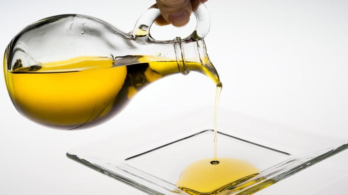 Healthy fats, such as olive oil and avocado, can help reduce inflammation in the body, which, in turn, can help keep wrinkles at bay.