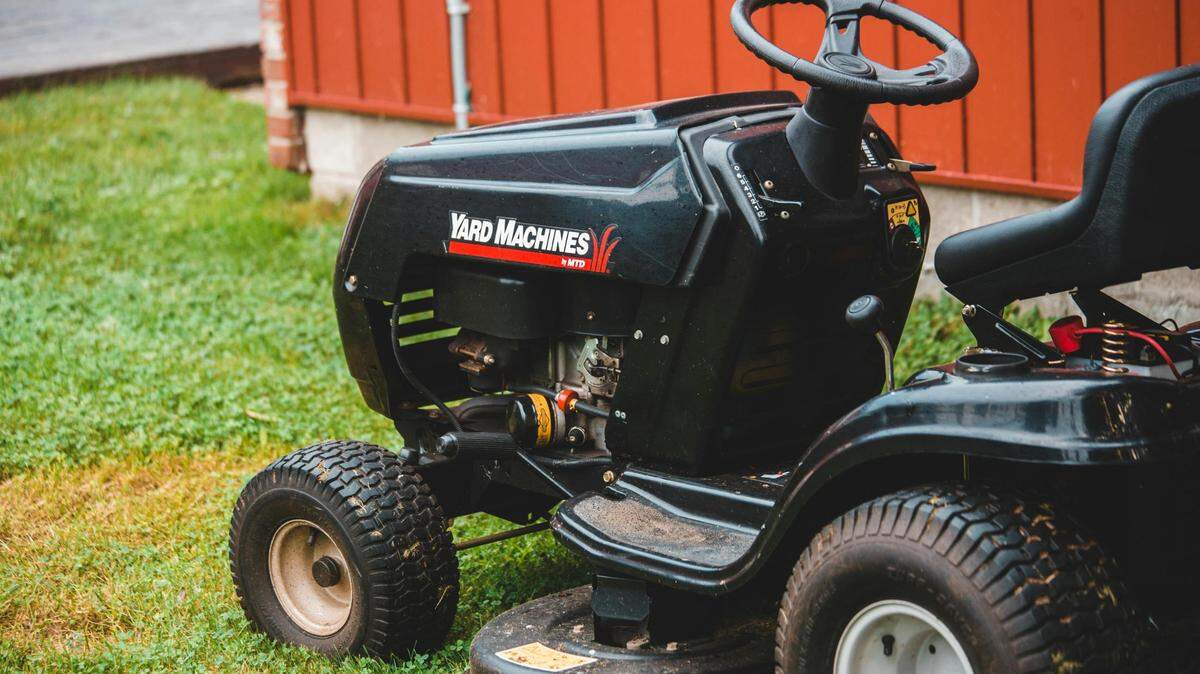 Free use - https://www.pexels.com/photo/riding-lawn-mower-9229827/
