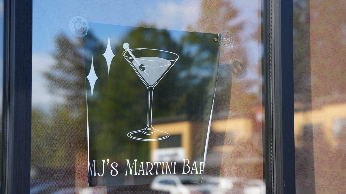 MJ’s Martini Bar recently opened at 416 W. Bakerview Road in Bellingham. The new cocktail bar and restaurant opened in the previous location of Fireside Martini and Wine Bar.