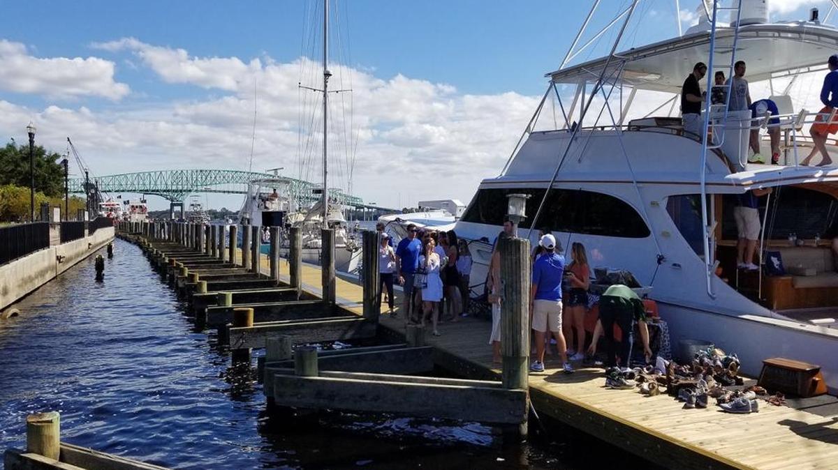 College football fans were able to continue their in-water tailgating tradition at the Florida-Georgia game on Oct. 28 after Bellingham Marine installed temporary docks on loan from the National Marine Manufacturer’s Association.