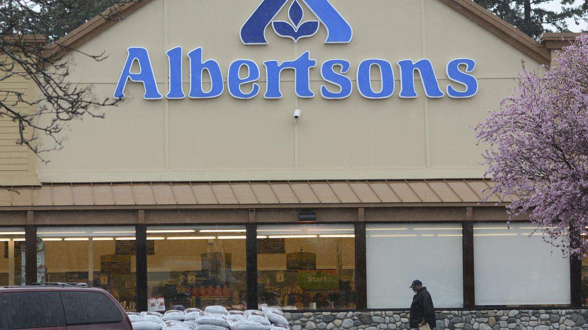 The Albertsons grocery store on Birchwood Avenue in Bellingham closed May 2016.