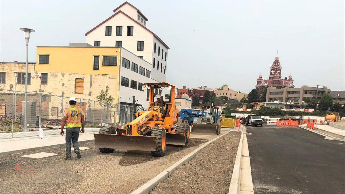 Two new roads on Bellingham’s waterfront, Granary and an extension of Laurel Street, were nearing completion in mid-August when a construction strike halted some of the work. A deal has been reached to settle the strike, the Associated General Contractors of Washington said late Thursday.