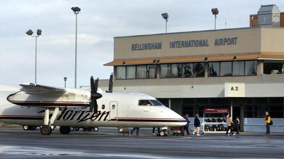 Horizon Air passengers arrive at Bellingham International Airport. Dave Campbell announced Monday that he’s stepping down as chief executive of the local regional carrier that’s part of Alaska Air Group.