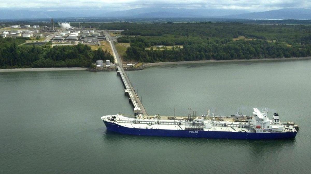 The Polar Endeavour sends Alaska crude oil to the former Tosco Refining Co. west of Ferndale in this July 18, 2001 photo. A lawyer for several Northwest tribes has argued against a proposed pipeline expansion in Canada that would dramatically increase the number of oil tankers plying Washington state waters.