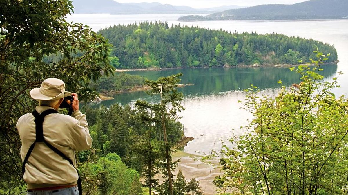 
Bill Handsaker, a retired engineer from Minnetonka, Minn, makes pictures of Governors Point from an overlook on Cleator Road on June 16, 2008.

