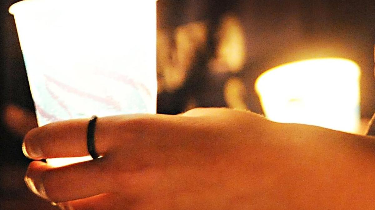 Community members will hold a candlelight memorial Monday, Dec. 21 to remember people who have died this year after experiencing homelessness.