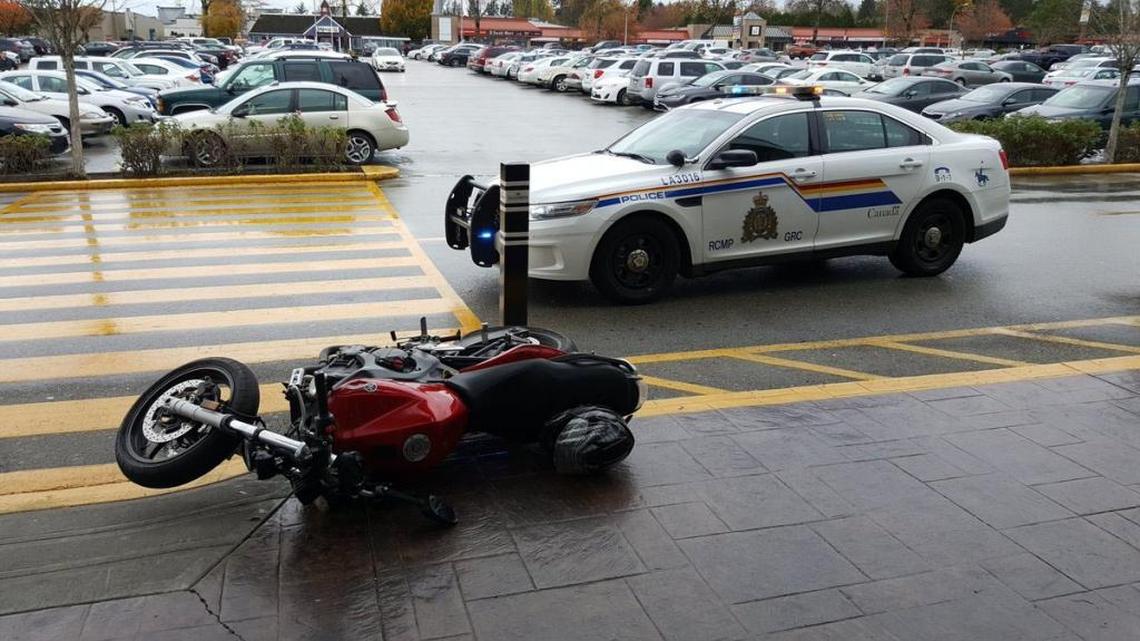 RCMP officers tracked a suspect who allegedly used a motorcycle to jump the Lynden-Aldergrove border crossing and drove to the Willowbrook Mall in Langley, B.C. on Thursday, Oct. 27.