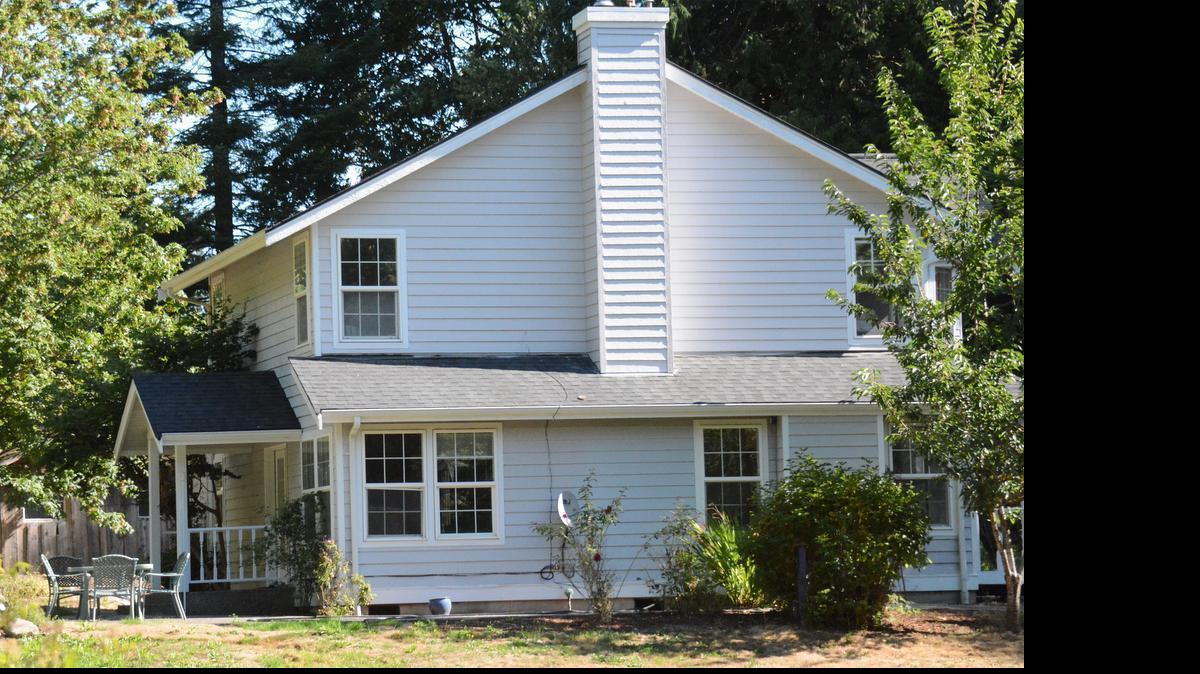
A real estate agent found a man and a 17-month-old child shot to death at this house at 5056 Noon Road on Sunday, July 19, 2015. He also found a woman who investigators believe shot herself days after killing her husband and child. The woman was taken to St. Joseph’s hospital.
